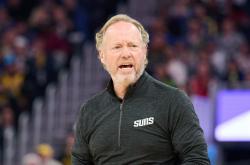 华体会首选平台-成绩低迷困扰主帅，球队排名逐渐滑落