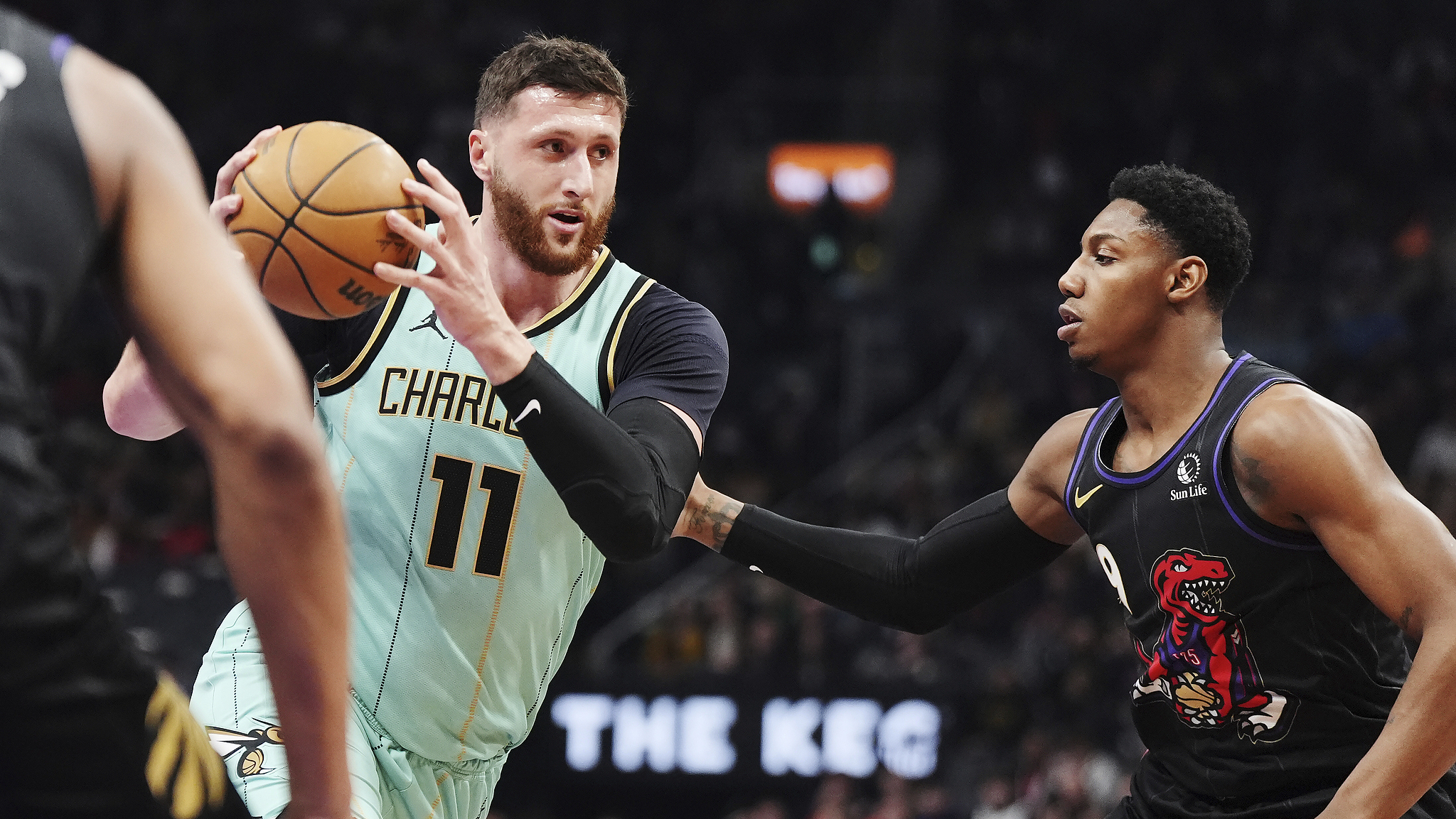 猛龙击败黄蜂：范乔丹火力全开，轻松控场的简单介绍