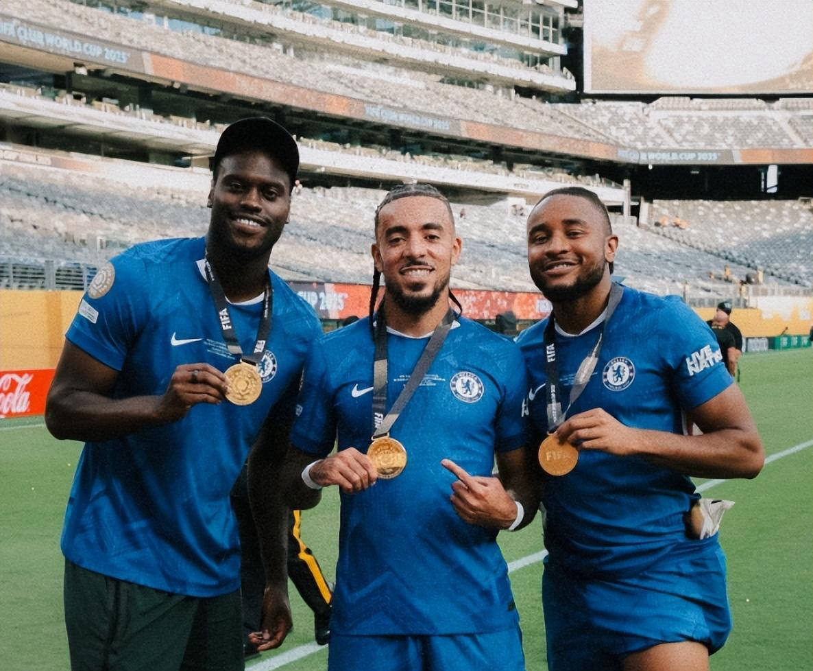 包含切尔西连续取胜，稳固小组头名的词条