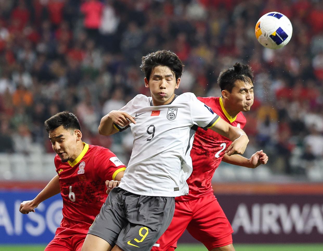 亚洲队在国际足球大赛中斩获成功