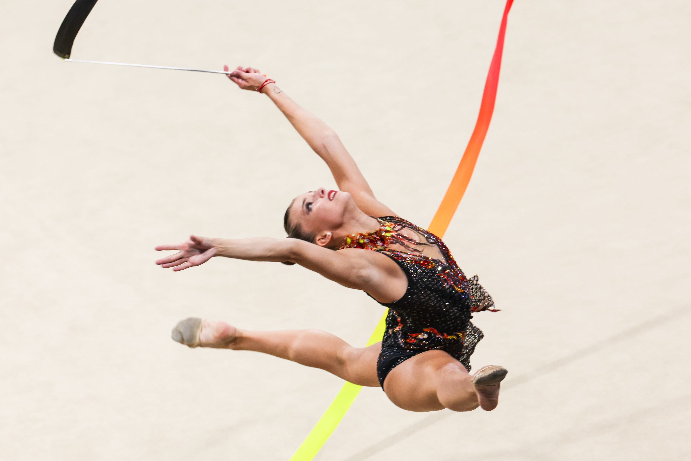 关于体操比赛中的优美身姿,惊艳全场的信息 关于体操比赛中的优美身姿,惊艳全场的信息