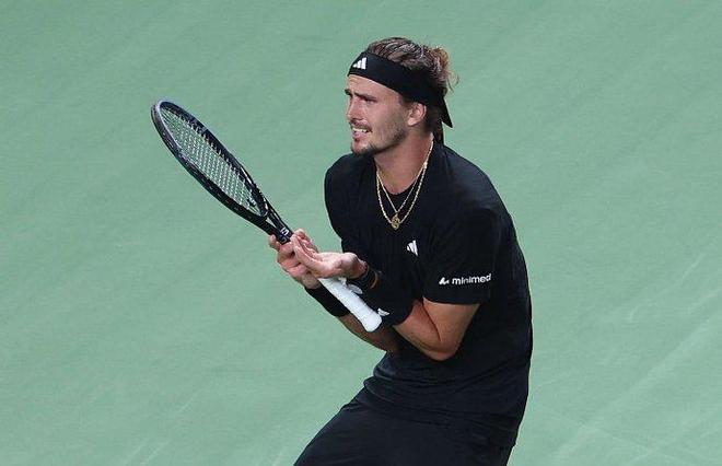 法国网球队碾压澳大利亚网球队，兹维列夫统治全场的简单介绍