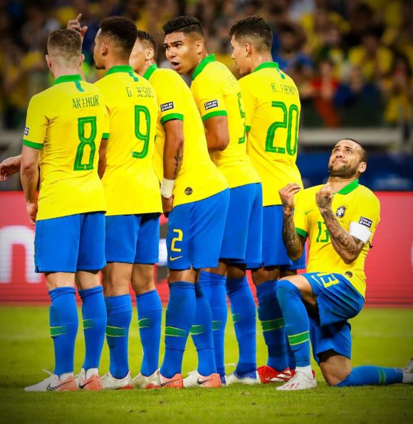 足球座谈会：球队战术研究热议